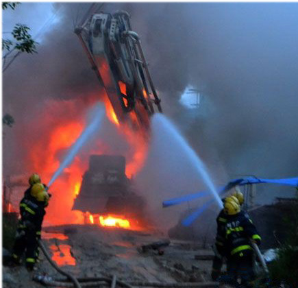 電纜著(zhù)火，礦工遇難！